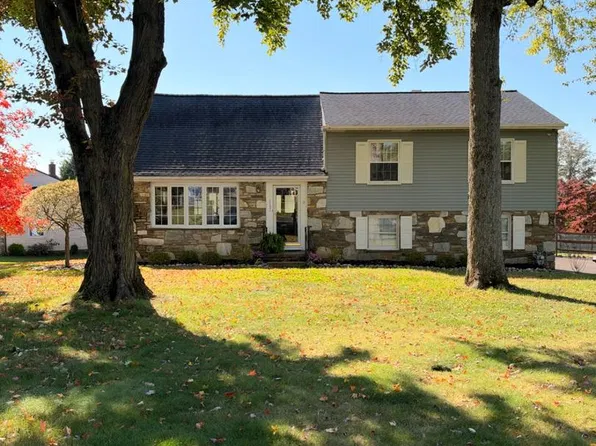 1131 Tomlinson Rd, Southampton, PA 18966