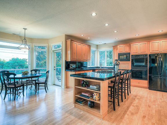 2nd image of 14609 SE 36th Cir