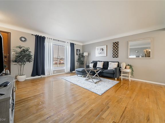3rd image of 3203 Hetzel Dr