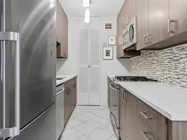 343 East 74th Street 8K image 3 of 9