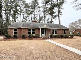 403 Forest Rd, Laurinburg, NC 28352