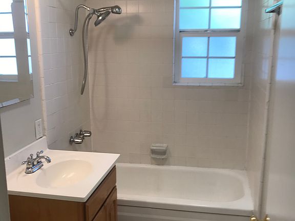 4th image of 403 N Mar Vista Ave APT 5