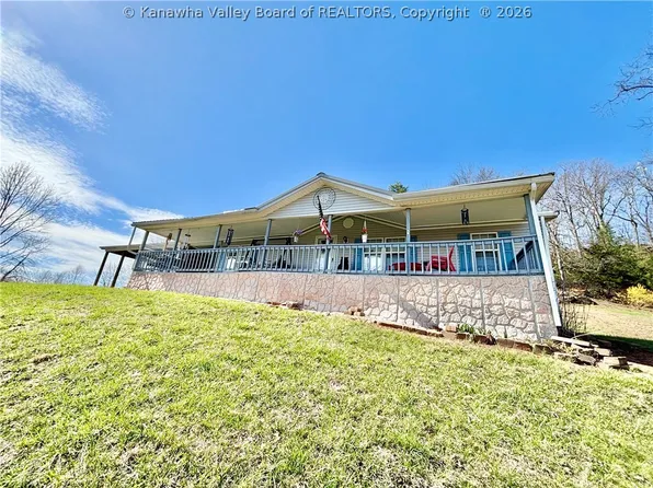 7203 Statts Mills Rd, Ripley, WV 25271