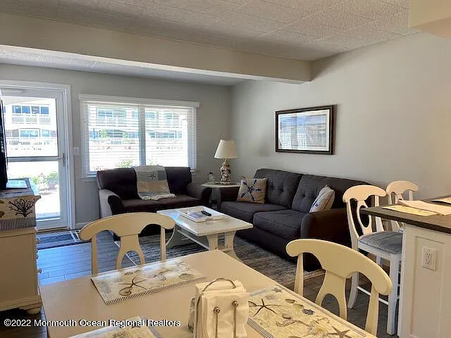 1 bed, 574 sqft, $1,800 — Photo 3