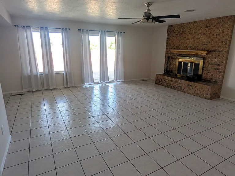 10233 La Paz Dr NW — Photo 6