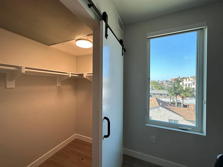 Evoc Hillcrest — Photo 33