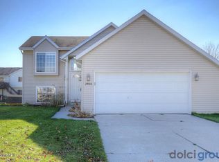 2908 Stonewood St NW, Grand Rapids, MI 49504