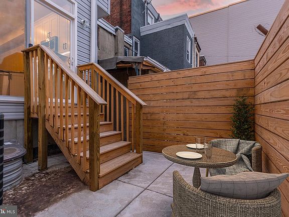 3rd image of 2421 N Hancock St
