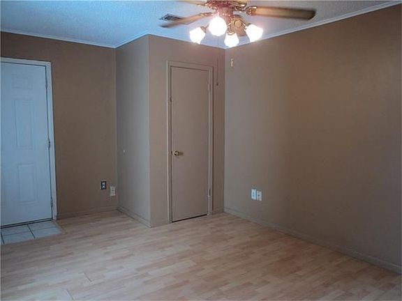 3rd image of 159 E Oakland St