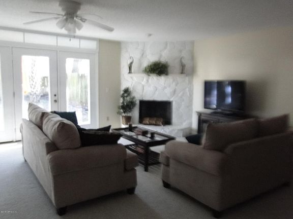 3rd image of 3985 Meadowview Dr N
