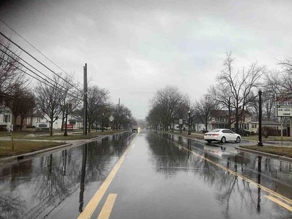 Exterior Neighborhood (street photo)