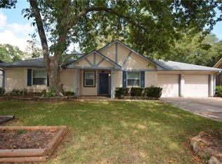 126 Dogwood St, Lake Jackson, TX 77566