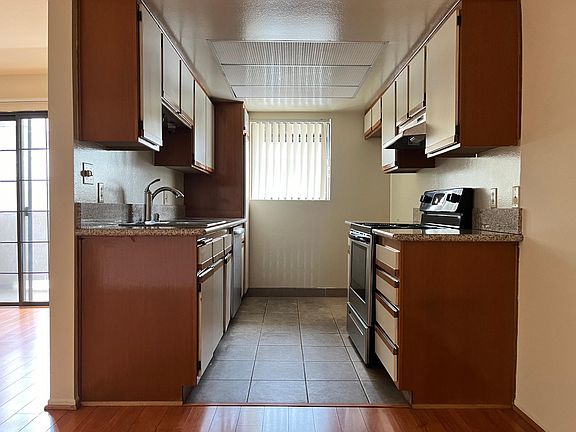 3rd image of 476 E Cypress Ave #L