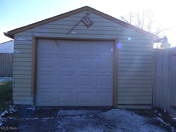 5th image of 425 Indiana Ave