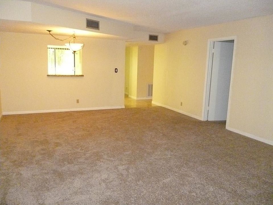 2nd image of 119 Deer Creek Rd #101