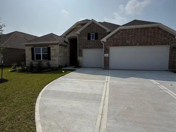 1061 Comal Trl, Dayton, TX 77535