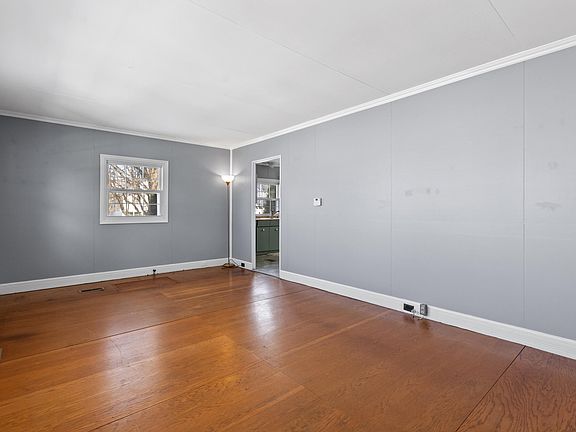 4th image of 209 Langford Ct