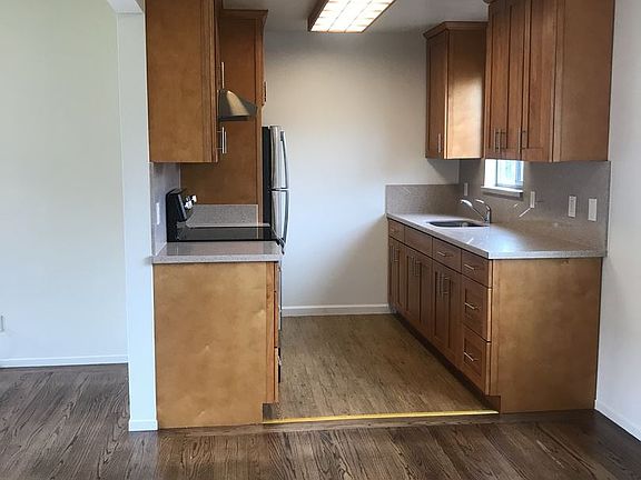 4th image of 520 Grand Ave APT 2