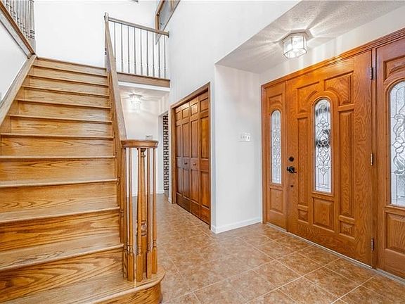 5th image of 102 Foxwood Dr