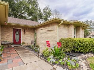 1130 W Belgravia Dr, Pearland, TX 77584