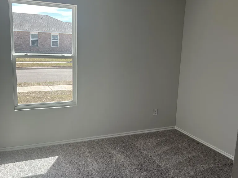 1002 Ichabod Cir — Photo 16