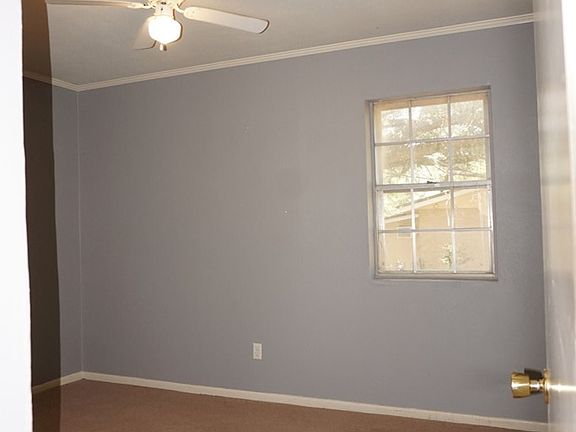 5th image of 910 Sycamore St