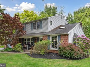 8 Brenda Ln, Audubon, PA 19403