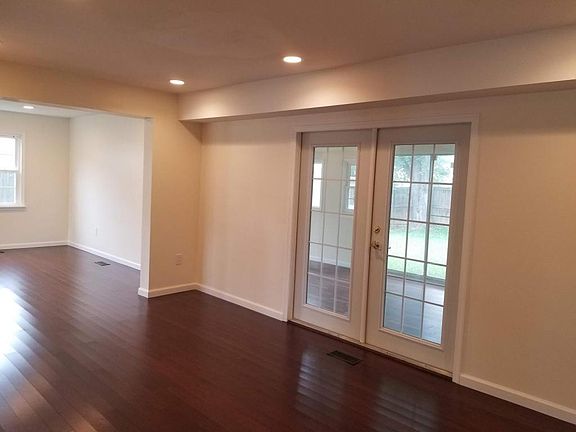 5th image of 4106 Plaza Ln