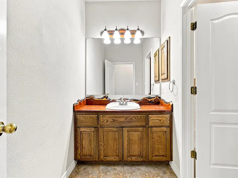 9729 FM 775 — Photo 19