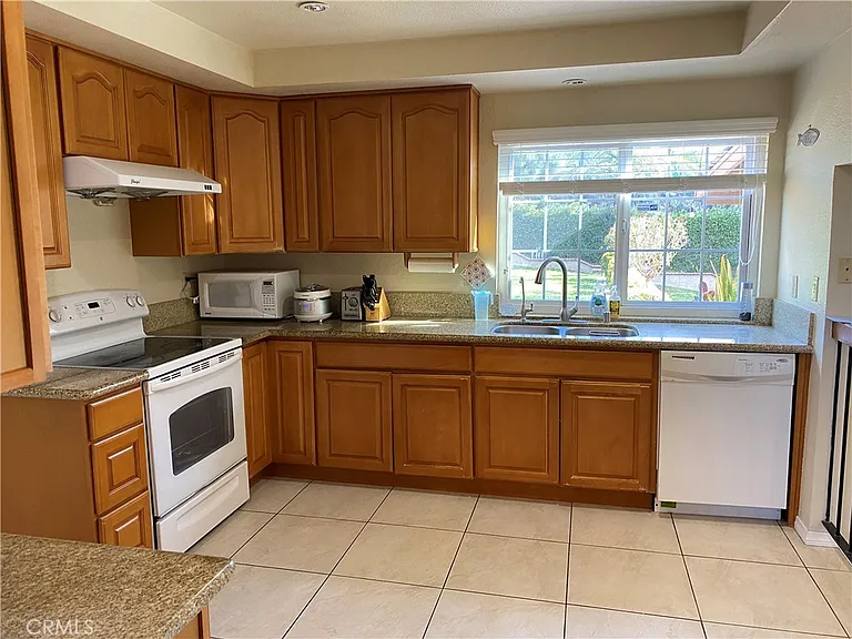 840 Bridle Dr — Photo 5