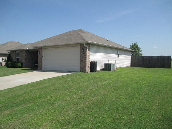 3rd image of 12305 Amaranth Dr
