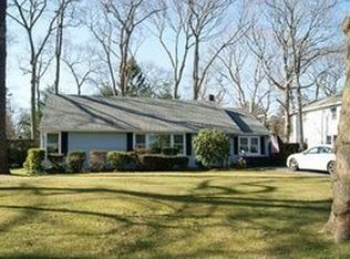 549 Pine Acres Blvd, Brightwaters, NY 11718