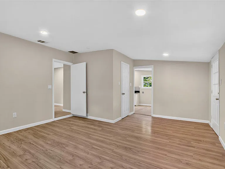 5110 FM 1765 — Photo 21