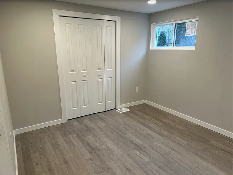 7028 Ridge Ave — Photo 3