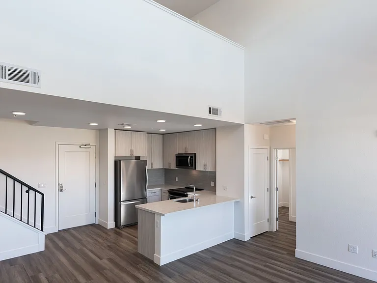 Sunsweet Apartments — Photo 29