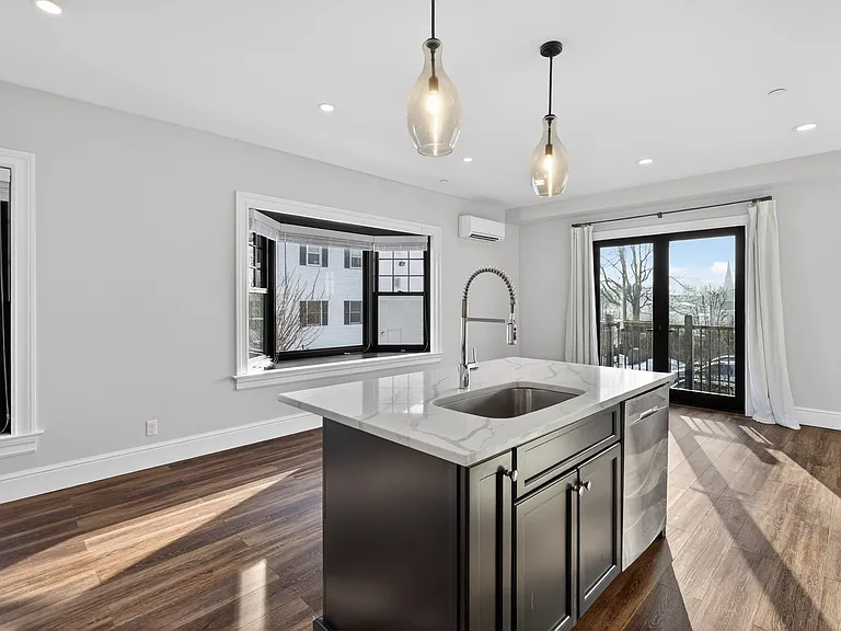 96 East Ave - Apt 6 - Marvin Windows - "Somerset"