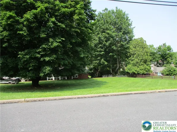 Stewart St, Easton, PA 18042
