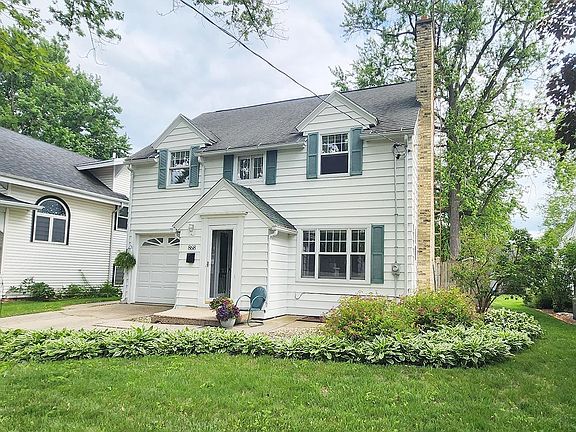 2nd image of 868 Blaine Ave