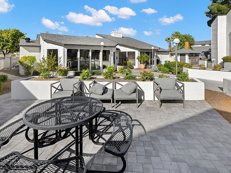 Jade Ridge Apartments — Photo 40