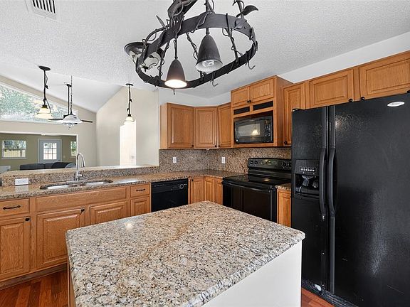 4th image of 1243 Pin Oak Dr