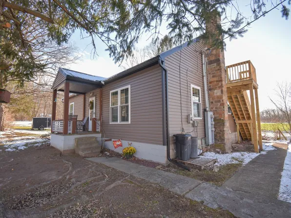 94 Rag Valley Rd, Mill Hall, PA 17751