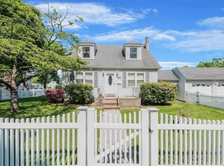 272 11th Ave, West Babylon, NY 11704