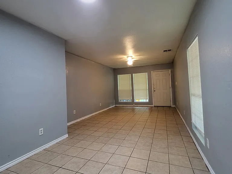 1613 Walton Walker Dr #A — Photo 4