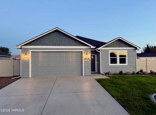 5914 Crestfields Rd, Yakima, WA 98903