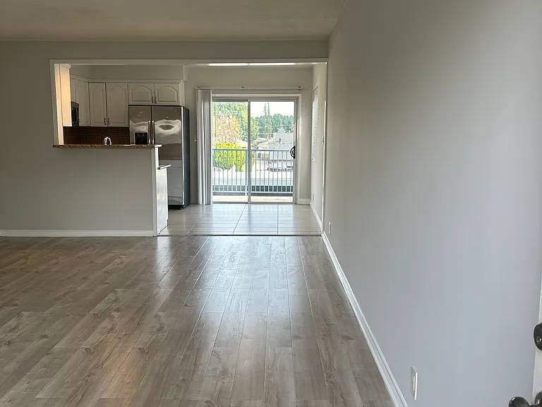 5626-5630 Sultana Ave — Photo 10