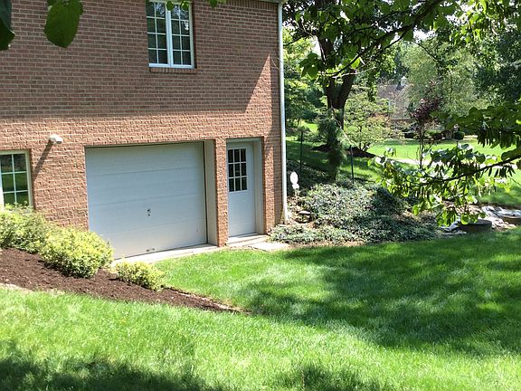 2nd image of 3917 Bridgewood Cir