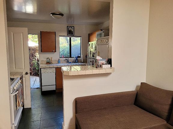 3rd image of 1014 Electric Ave