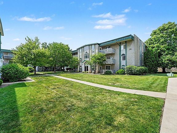 3rd image of 2899 Heritage Dr APT 3B