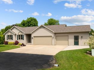 W2298 Block Rd, Kaukauna, WI 54130