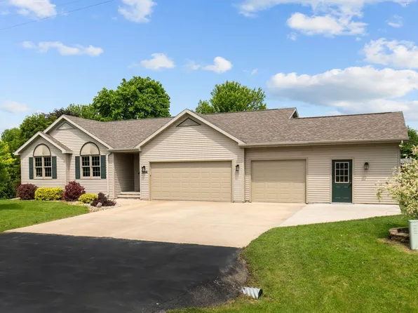 W2298 Block Rd, Kaukauna, WI 54130